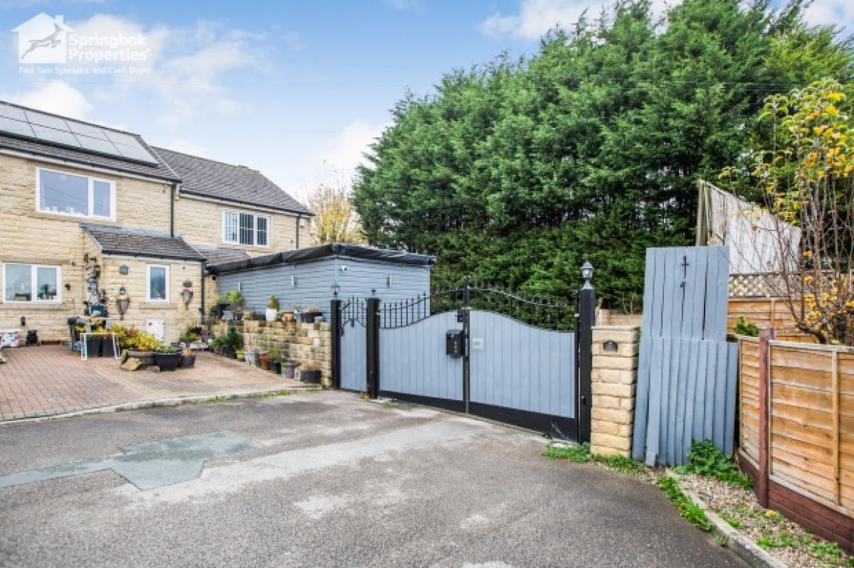 Picture of Home For Sale in Halifax, West Yorkshire, United Kingdom