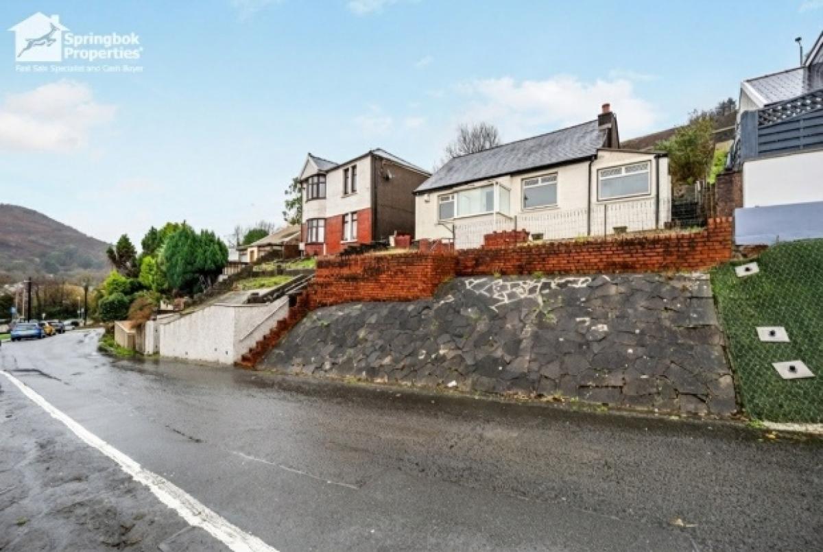 Picture of Bungalow For Sale in Port Talbot, West Glamorgan, United Kingdom