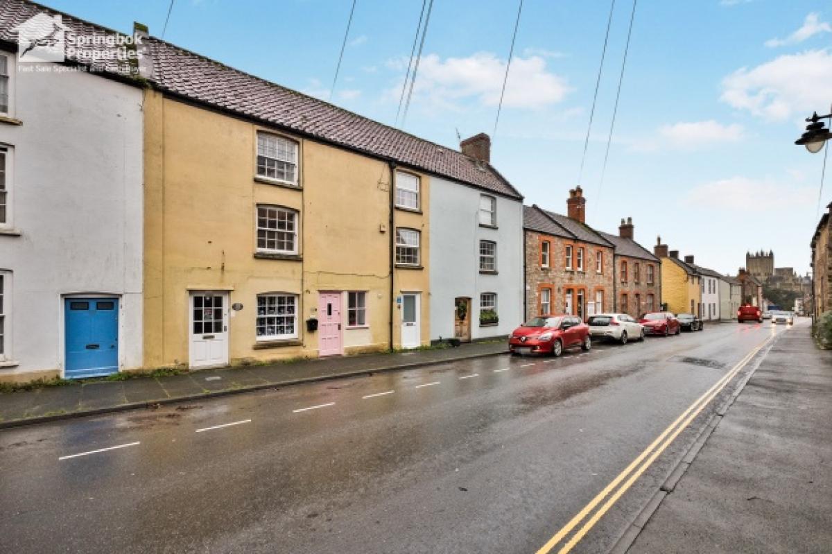 Picture of Home For Sale in Wells, Somerset, United Kingdom