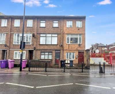 Apartment For Sale in London, United Kingdom