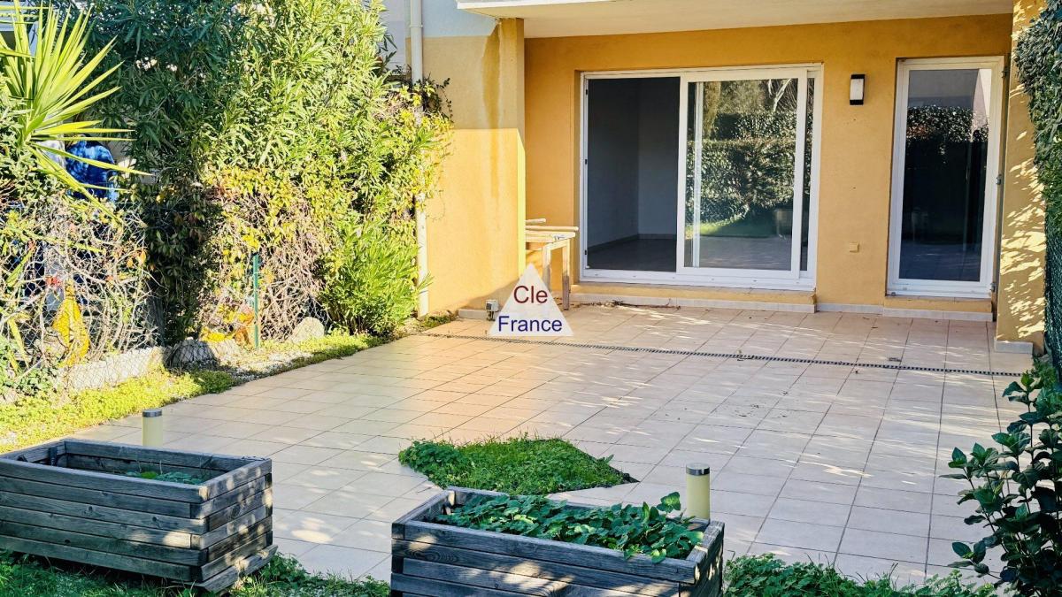 Picture of Apartment For Sale in Saint Aygulf, Cote d'Azur, France