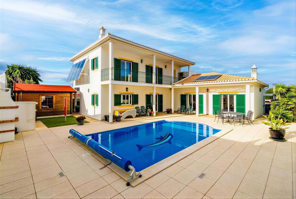 Picture of Villa For Sale in Praia Da Luz, Algarve, Portugal