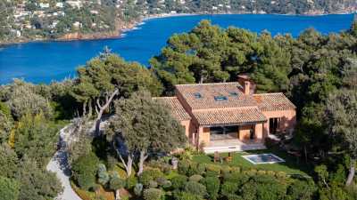 Villa For Sale in Le Lavandou, France