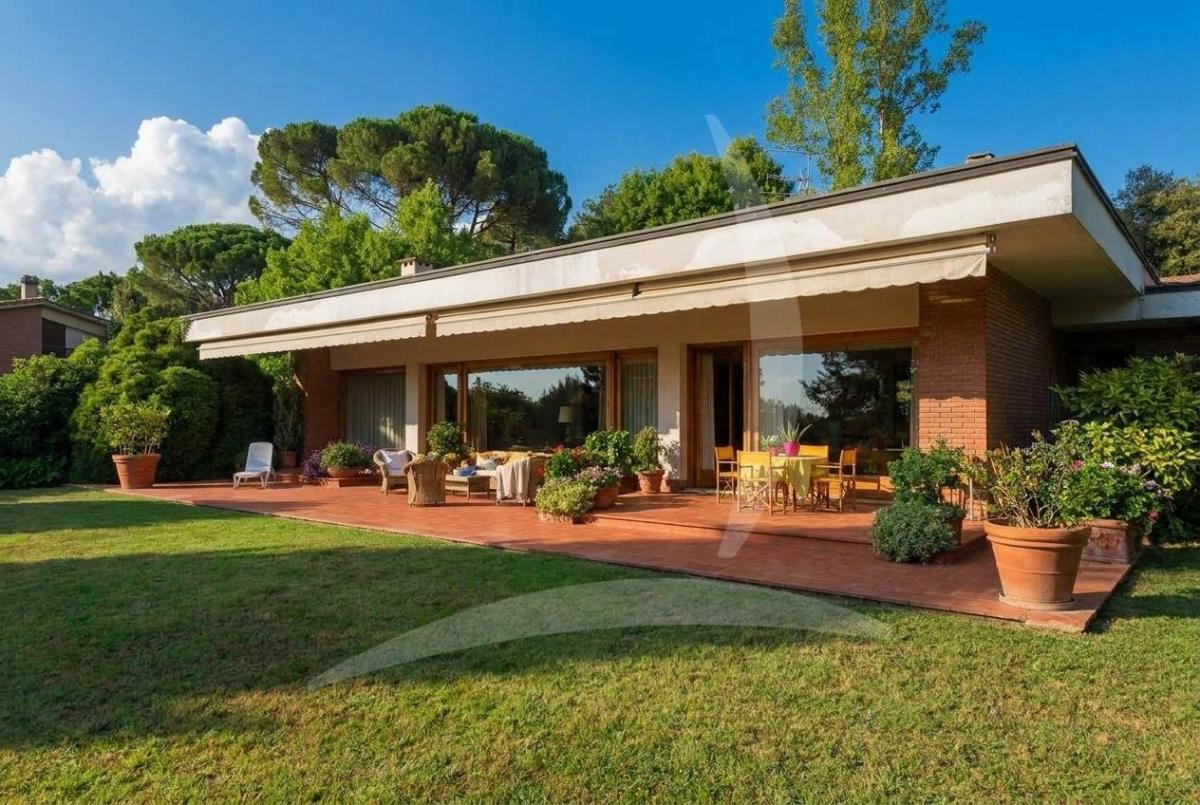 Picture of Villa For Sale in Lucca, Tuscany, Italy