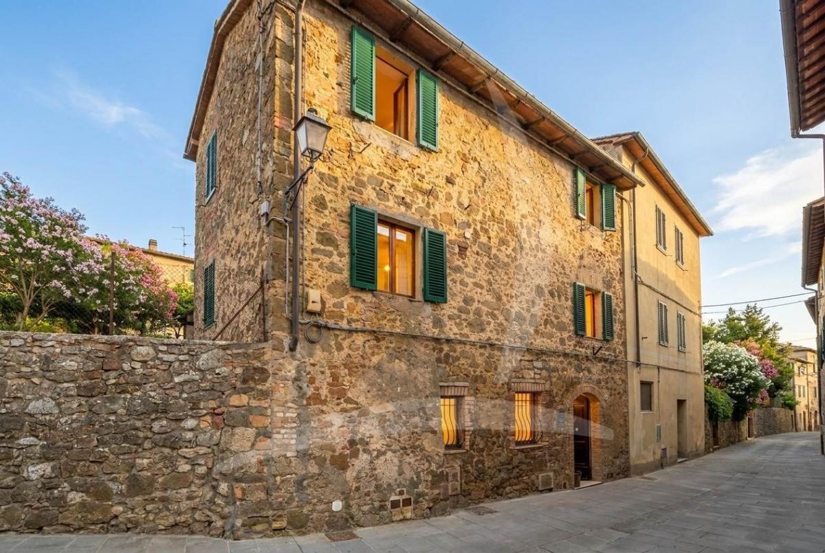 Picture of Home For Sale in Montalcino, Tuscany, Italy
