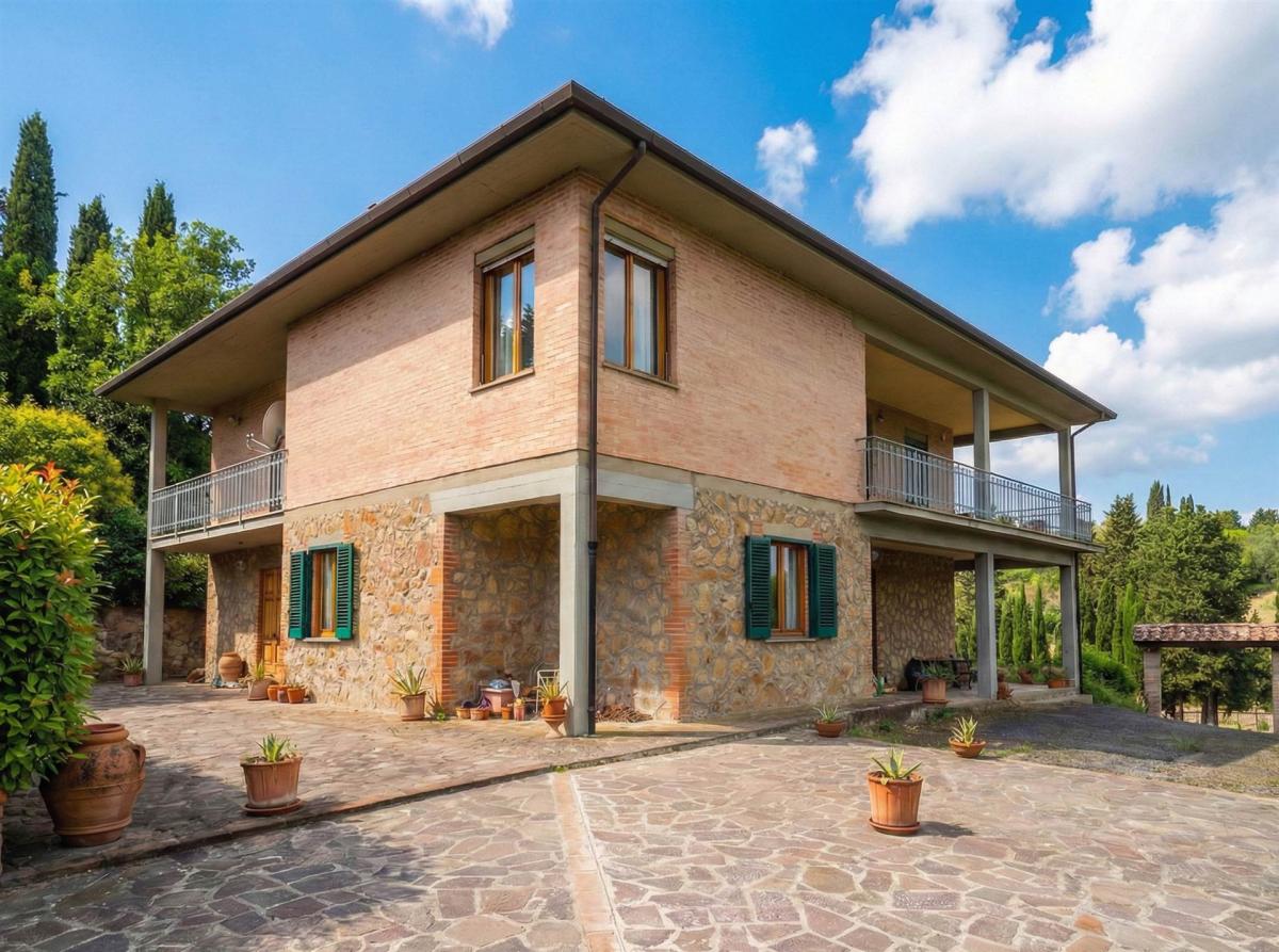 Picture of Villa For Sale in Lajatico, Tuscany, Italy