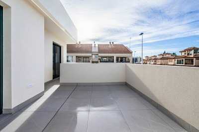 Villa For Sale in Roldan, Spain