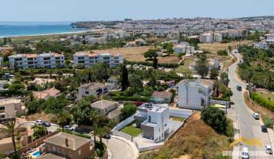 Villa For Sale in Albardeira, Portugal