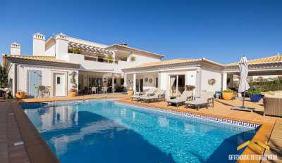 Villa For Sale in Luz, Portugal