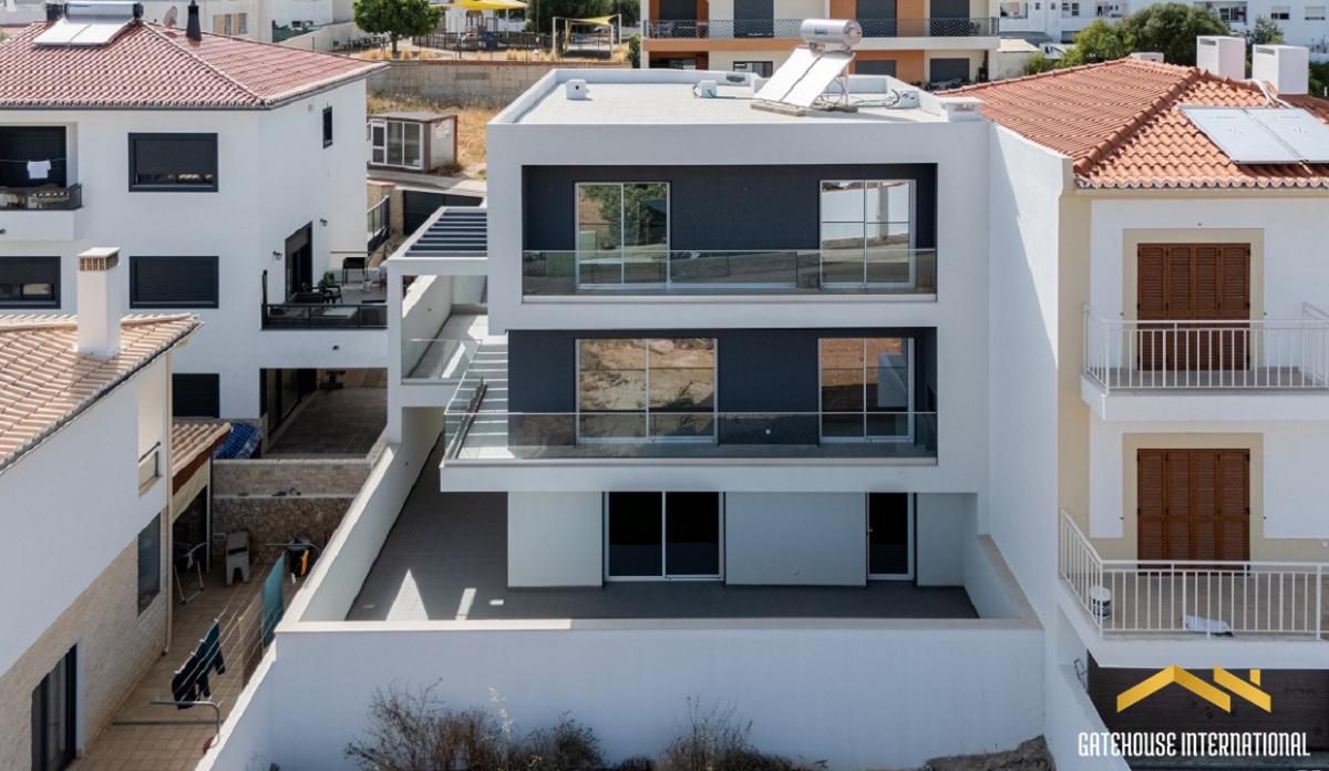 Picture of Villa For Sale in Mexilhoeira Grande, Algarve, Portugal