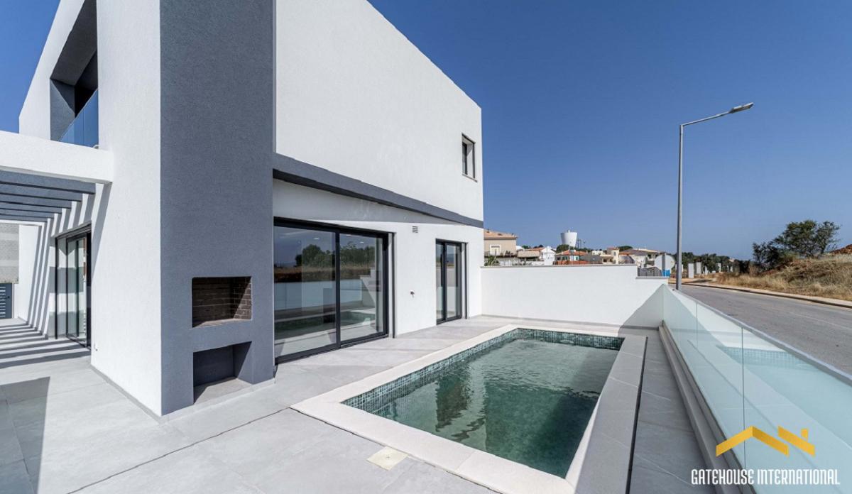 Picture of Villa For Sale in Mexilhoeira Grande, Algarve, Portugal