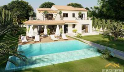 Villa For Sale in Loule, Portugal