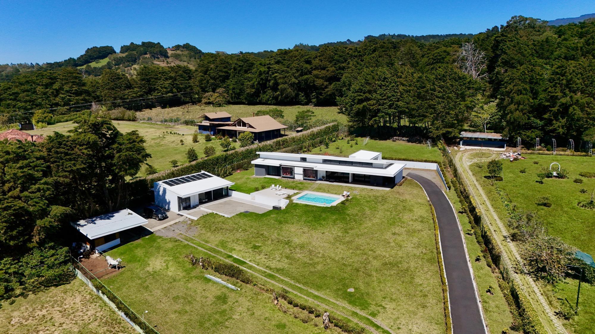 Picture of Home For Sale in San Isidro, Heredia, Costa Rica