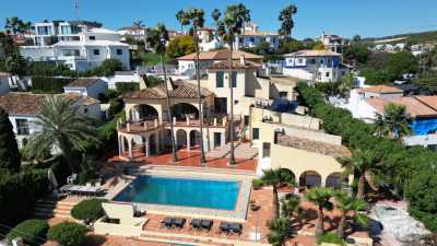 Villa For Sale in Estepona, Spain