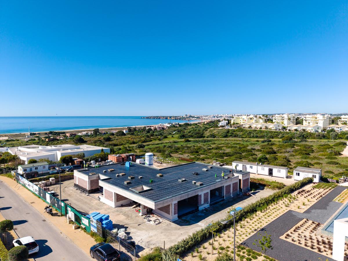 Picture of Villa For Sale in Meia Praia, Algarve, Portugal