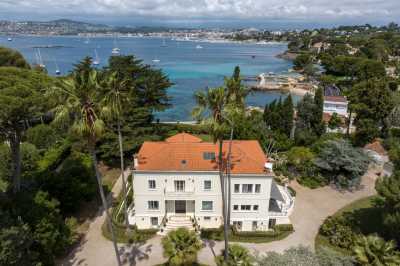 Villa For Sale in Antibes, France
