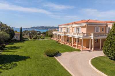 Villa For Sale in Antibes, France