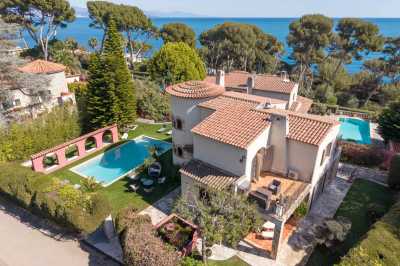 Villa For Sale in Antibes, France