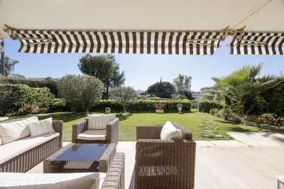 Apartment For Sale in Cannes, France