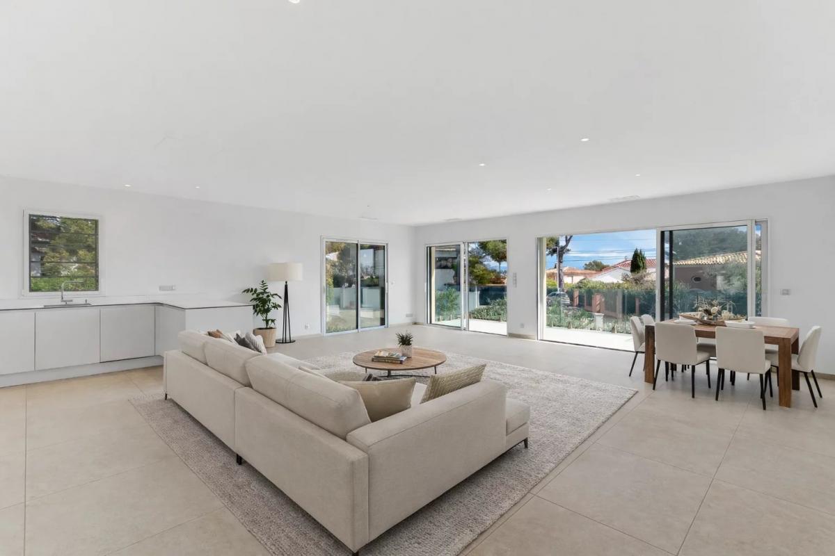 Picture of Home For Sale in Cavalaire Sur Mer, Cote d'Azur, France