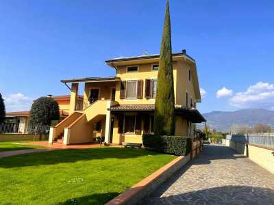 Villa For Sale in Capannori, Italy