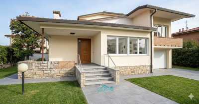 Villa For Sale in