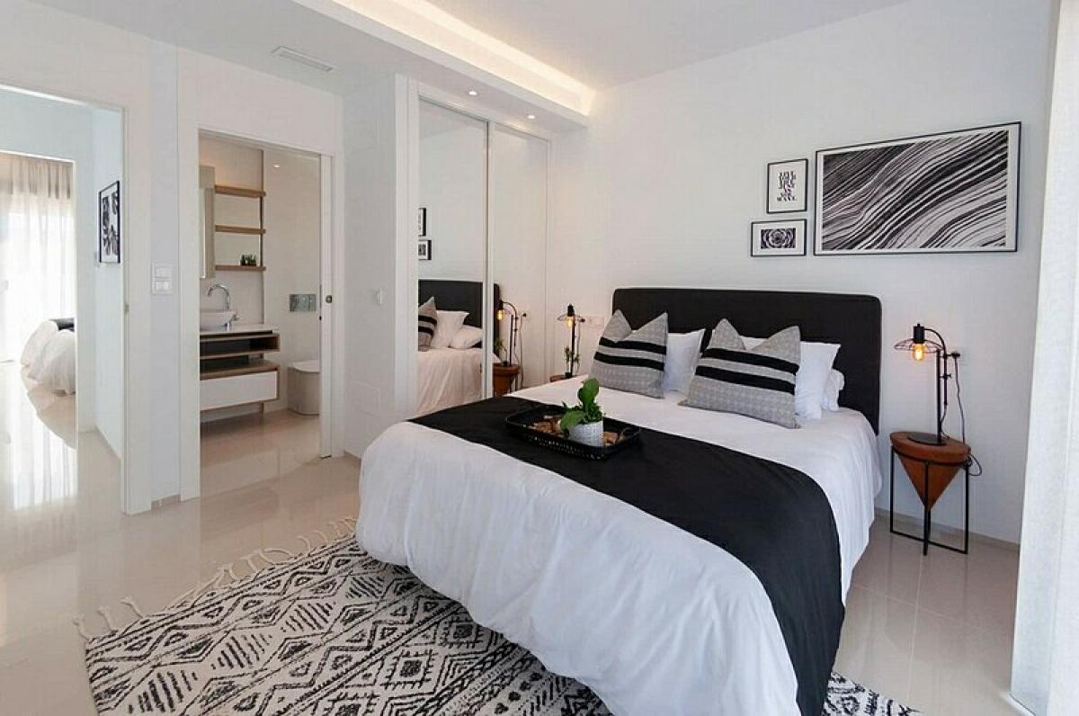 Picture of Villa For Sale in Los Alcazares, Alicante, Spain