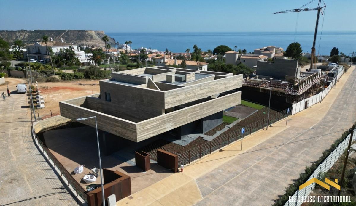 Picture of Villa For Sale in Praia Da Luz, Algarve, Portugal
