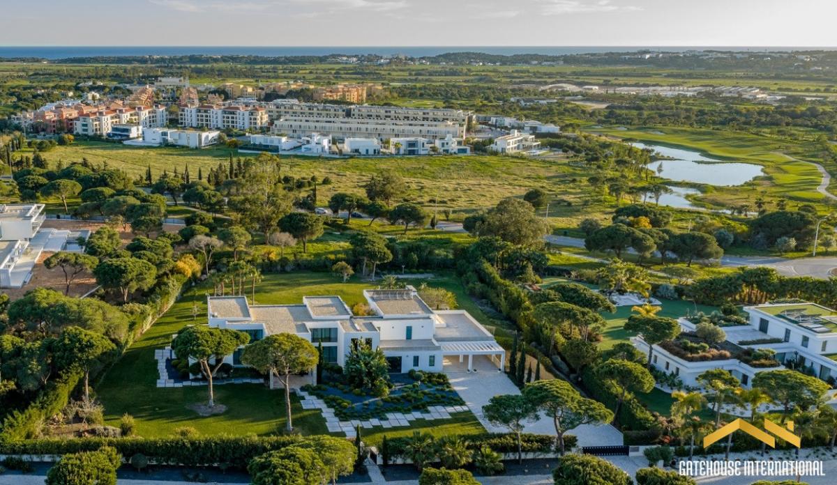 Picture of Villa For Sale in Vilamoura, Algarve, Portugal