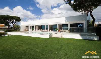 Villa For Sale in Loule, Portugal