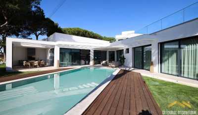 Villa For Sale in Vilamoura, Portugal