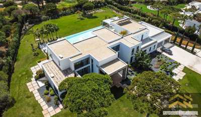 Villa For Sale in Vilamoura, Portugal