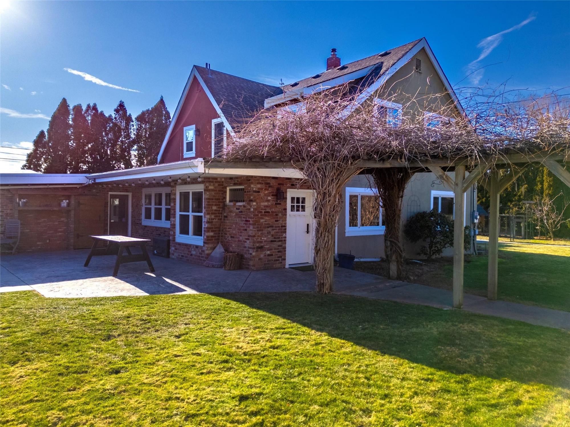 Picture of Home For Sale in Penticton, British Columbia, Canada