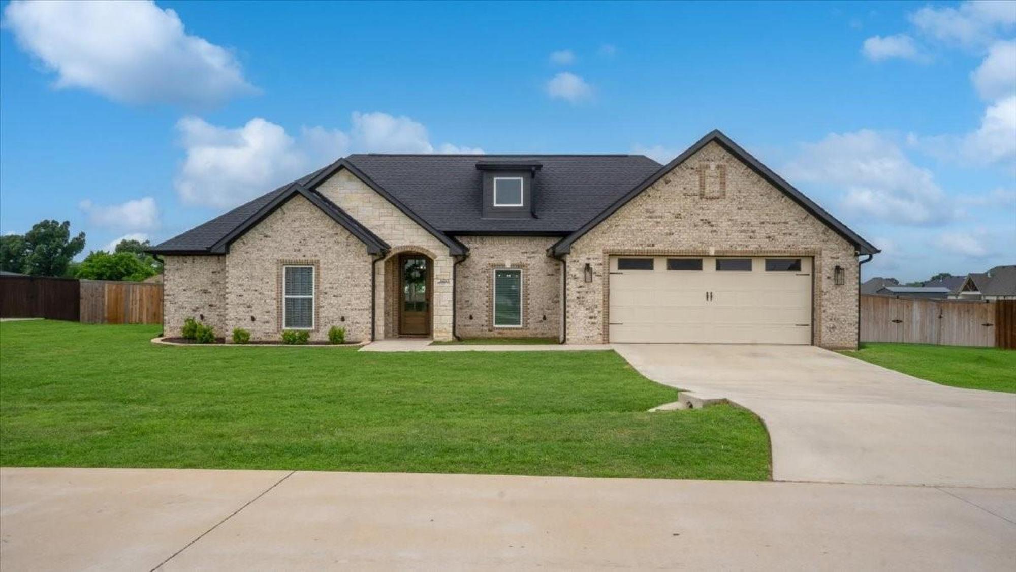 Home For Sale in Lindale, Texas, United States