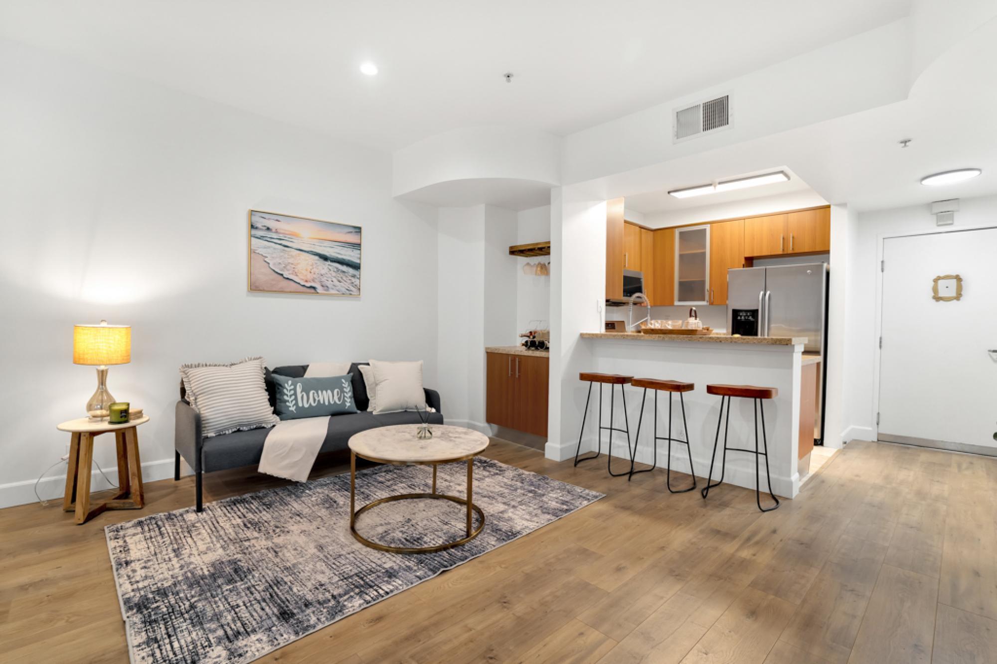 Picture of Condo For Sale in Los Angeles, California, United States