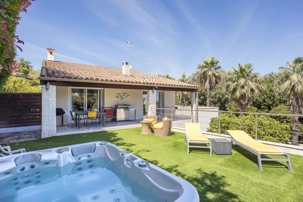 Picture of Villa For Sale in Cagnes Sur Mer, Provence-Alpes-Cote d'Azur, France