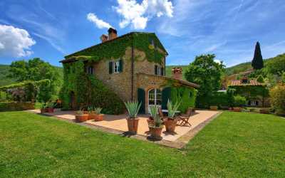 Home For Sale in Cortona, France