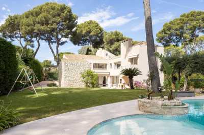 Villa For Sale in Antibes, France