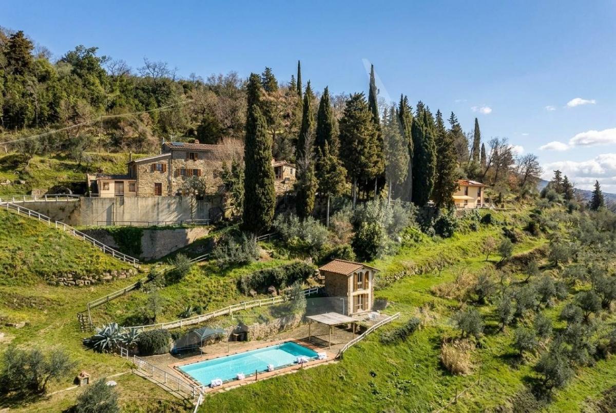 Picture of Villa For Sale in Loro Ciuffenna, Tuscany, Italy