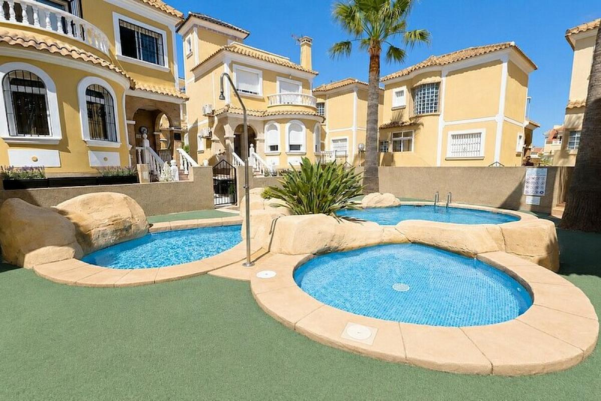 Picture of Villa For Sale in Villamartin, Alicante, Spain