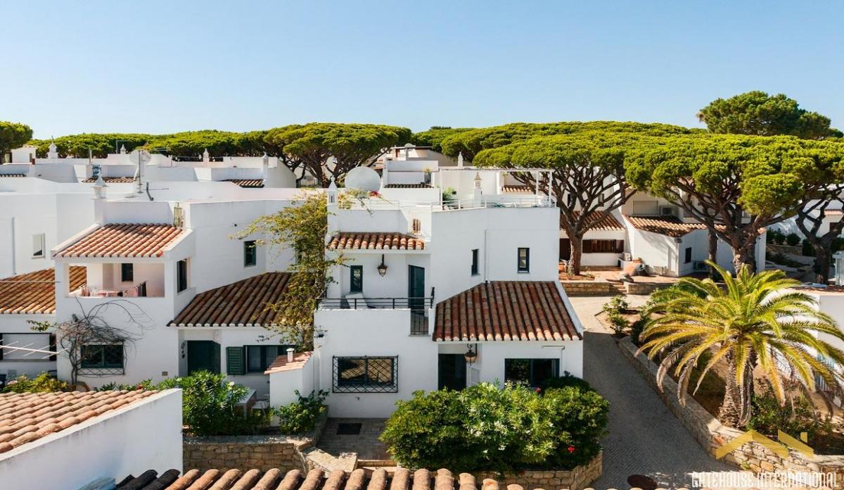 Picture of Home For Sale in Almancil, Algarve, Portugal