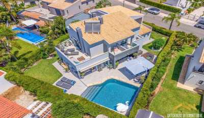Villa For Sale in Vilamoura, Portugal