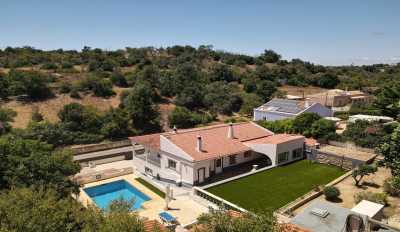 Villa For Sale in Boliqueime, Portugal