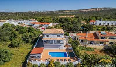 Villa For Sale in Boliqueime, Portugal