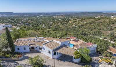 Villa For Sale in Loule, Portugal