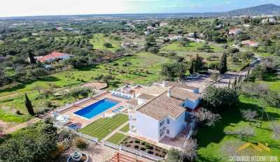 Villa For Sale in Estoi, Portugal