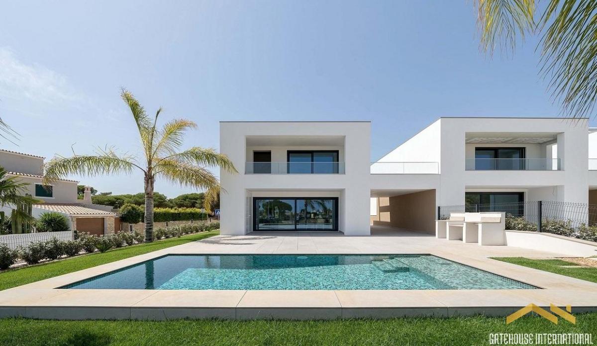 Picture of Villa For Sale in Quarteira, Algarve, Portugal
