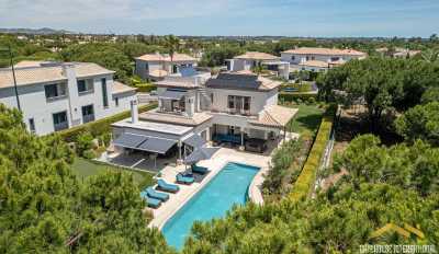Villa For Sale in Vilamoura, Portugal