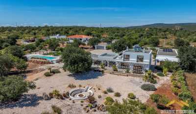 Villa For Sale in Loule, Portugal