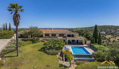 Villa For Sale in Loule, Portugal